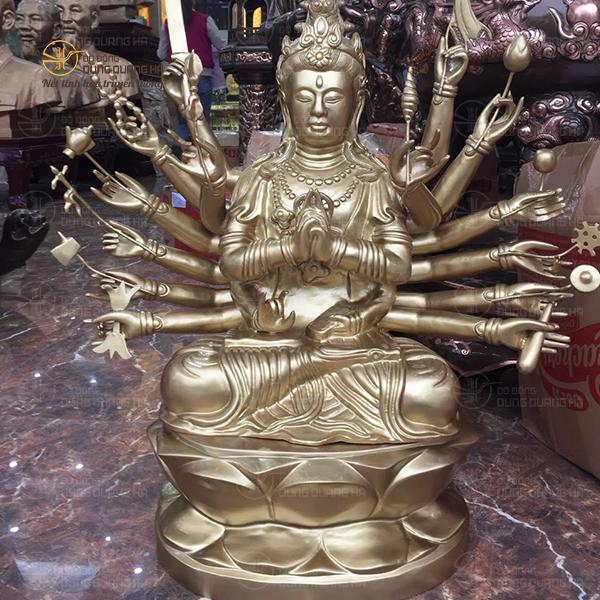 Tượng Phật Mẫu Chuẩn Đề ngồi kiết già bằng đồng vàng