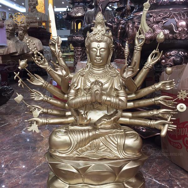 Tượng Phật Mẫu Chuẩn Đề ngồi kiết già bằng đồng vàng